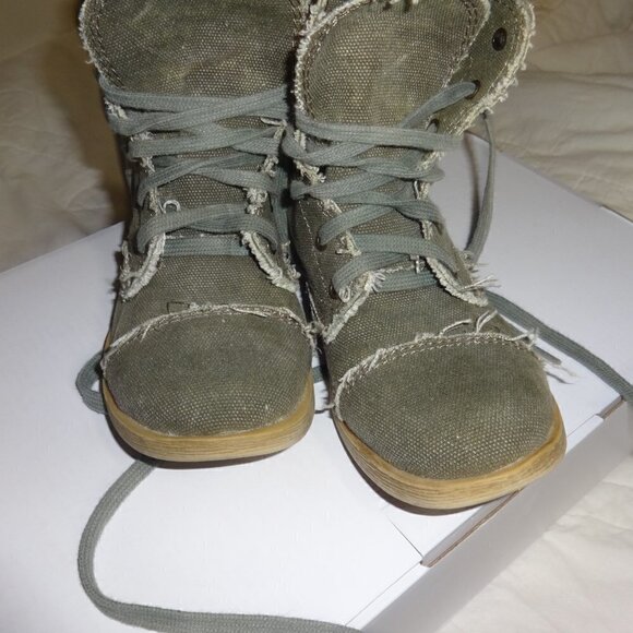Steve Madden Grunge Distressed Ankle Short Boots , Green canvas Size 6m. - Picture 3 of 8